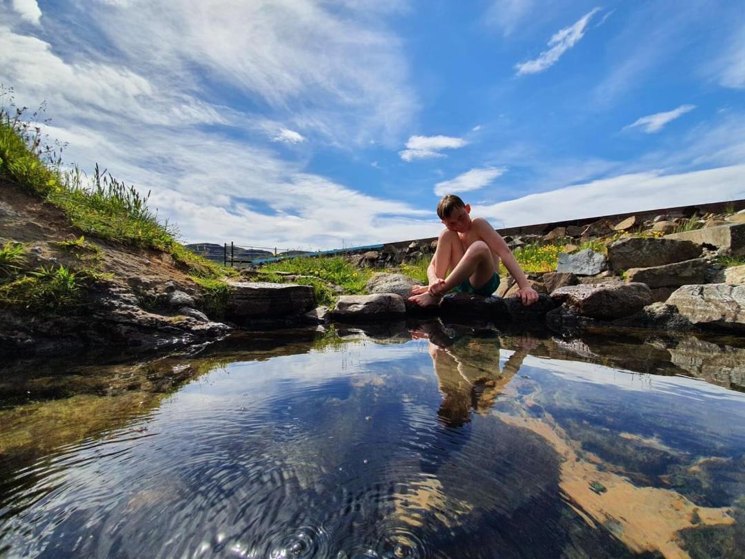 Hotel Laugarholl With Natural Hot Spring Holmavik Exteriör bild