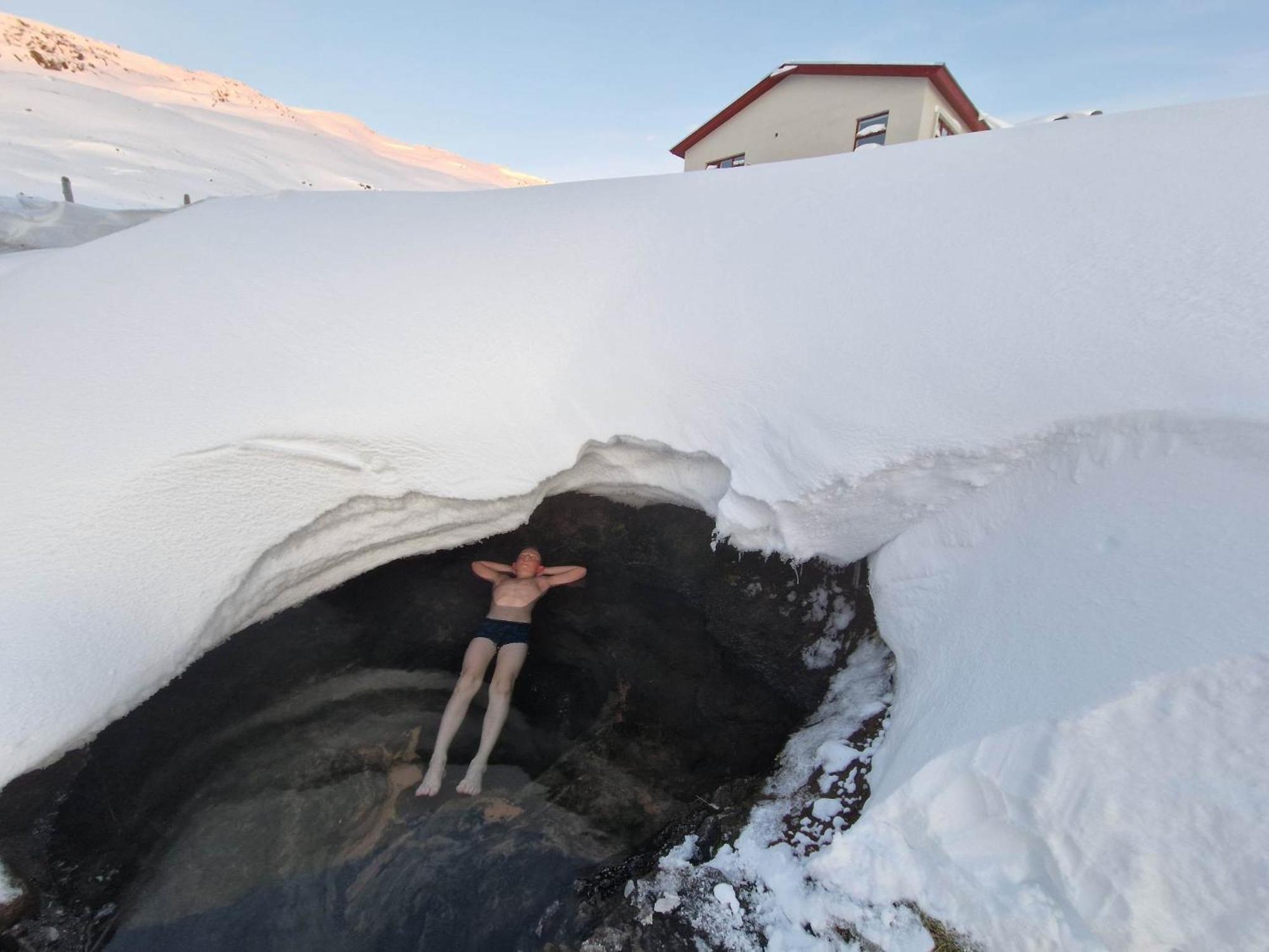 Hotel Laugarholl With Natural Hot Spring Holmavik Exteriör bild