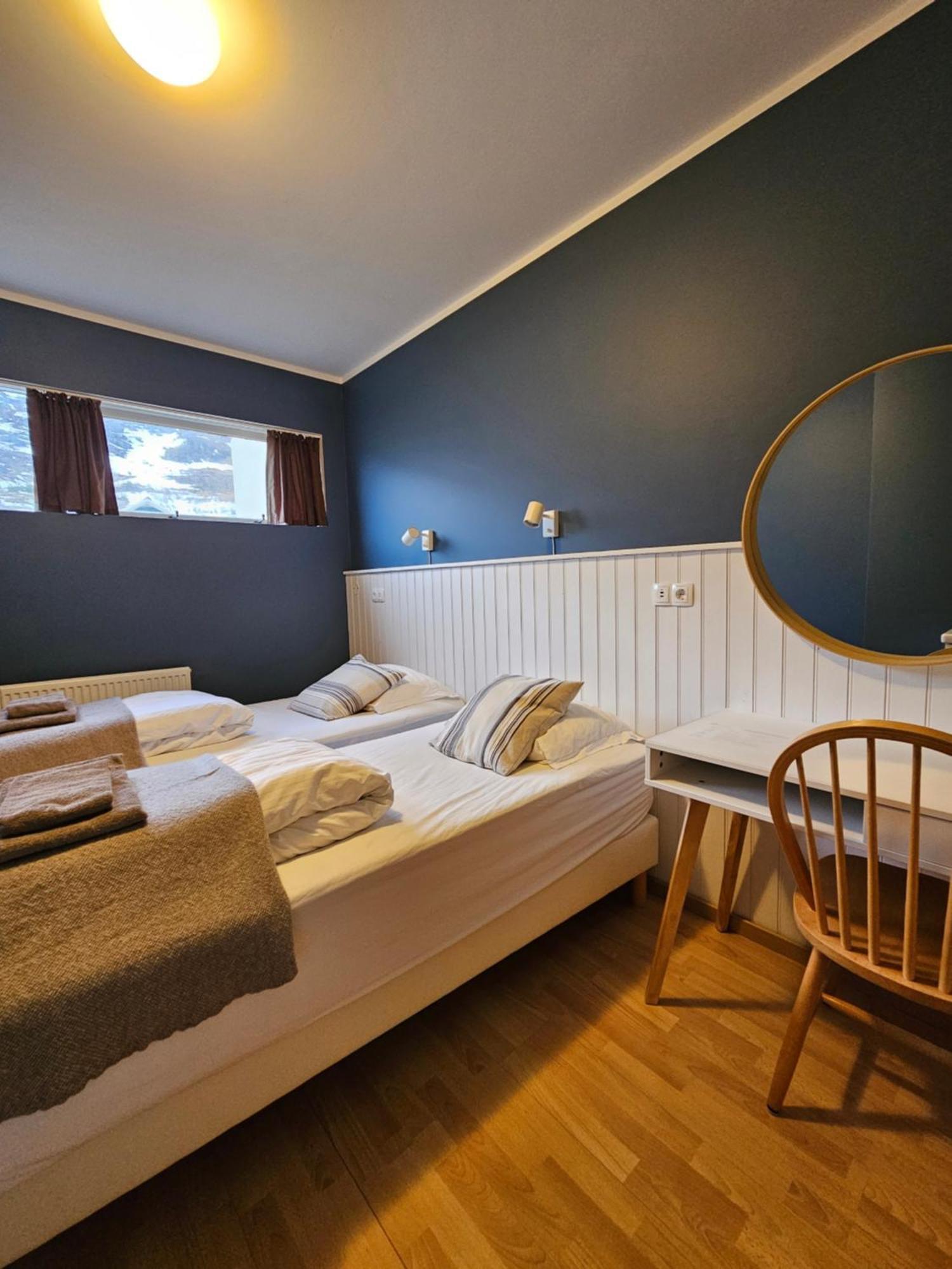 Hotel Laugarholl With Natural Hot Spring Holmavik Exteriör bild