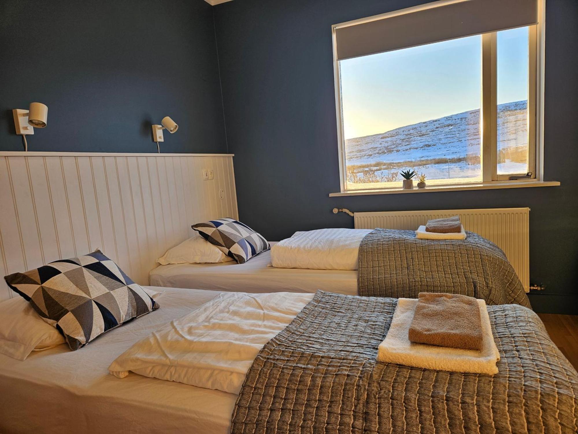 Hotel Laugarholl With Natural Hot Spring Holmavik Exteriör bild