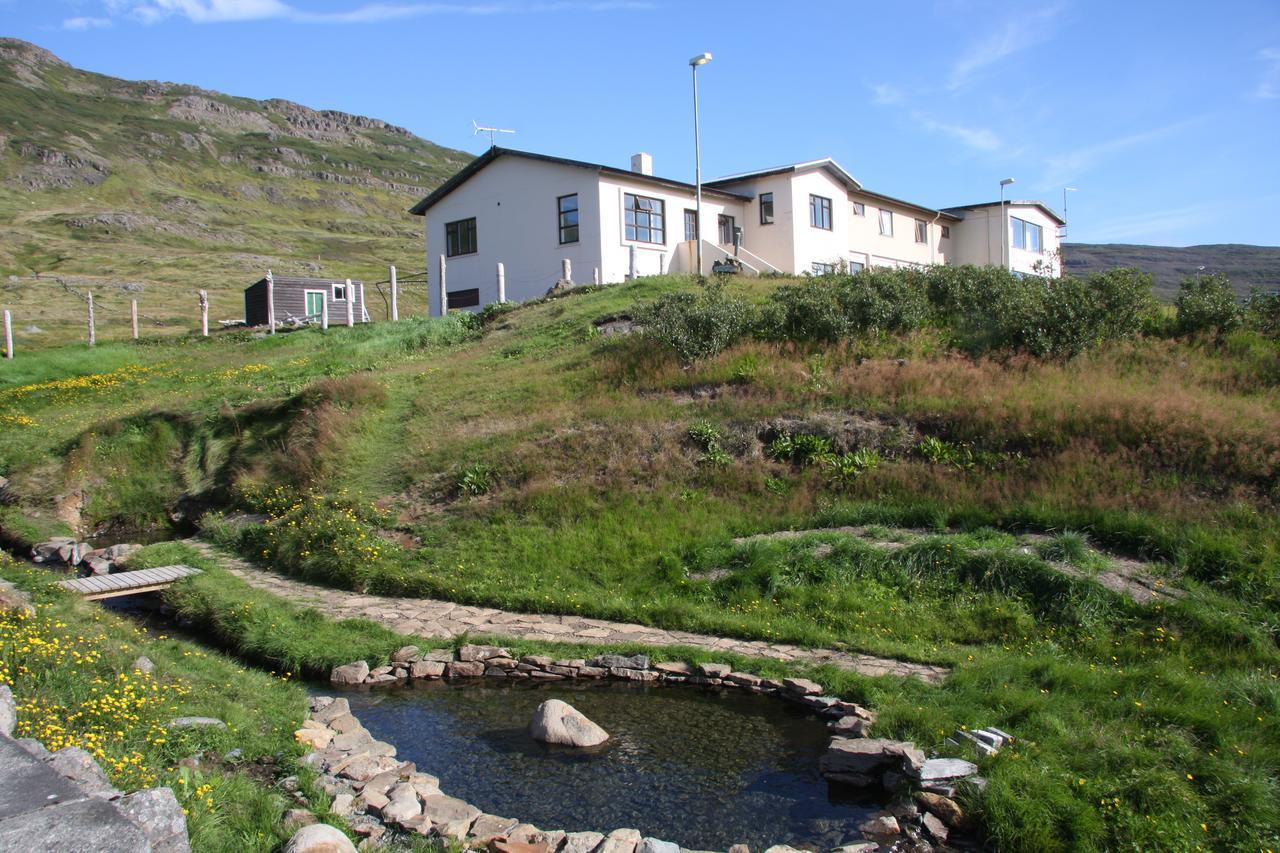 Hotel Laugarholl With Natural Hot Spring Holmavik Exteriör bild
