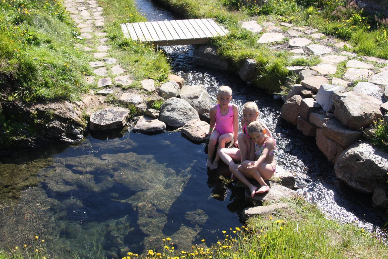 Hotel Laugarholl With Natural Hot Spring Holmavik Exteriör bild
